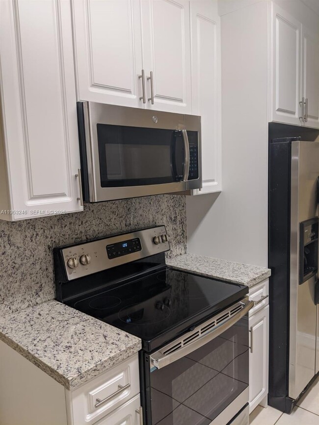 Building Photo - 928 SW 8th Ave