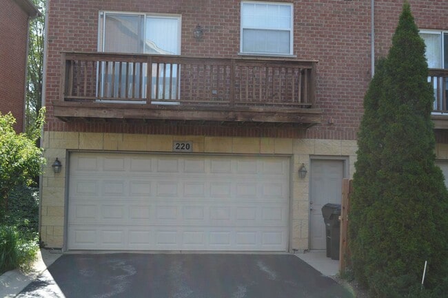 Building Photo - 220 River Front Dr