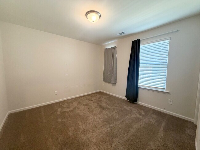 Building Photo - Four Bedroom Home in Heritage New Riverside!