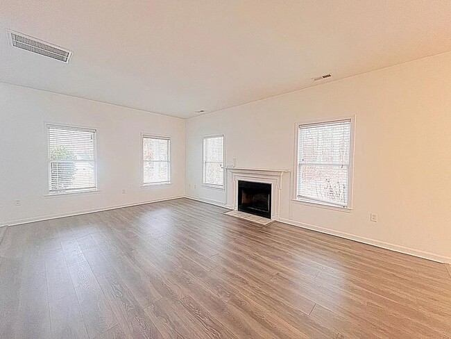 Building Photo - 206 Beauclair Dr