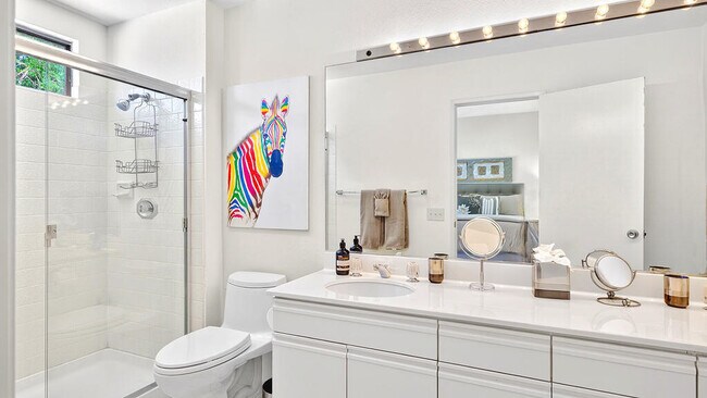 Building Photo - 55105 Oak-Hill