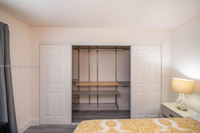 Building Photo - 4702 SW 67th Ave