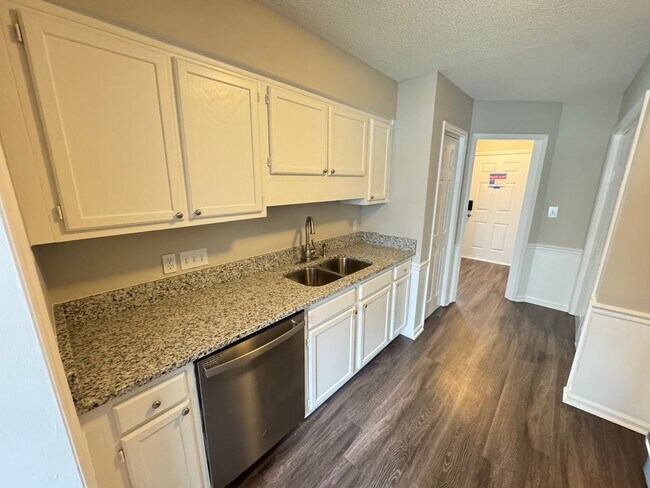 Building Photo - Gorgeous Three Bedroom Home!