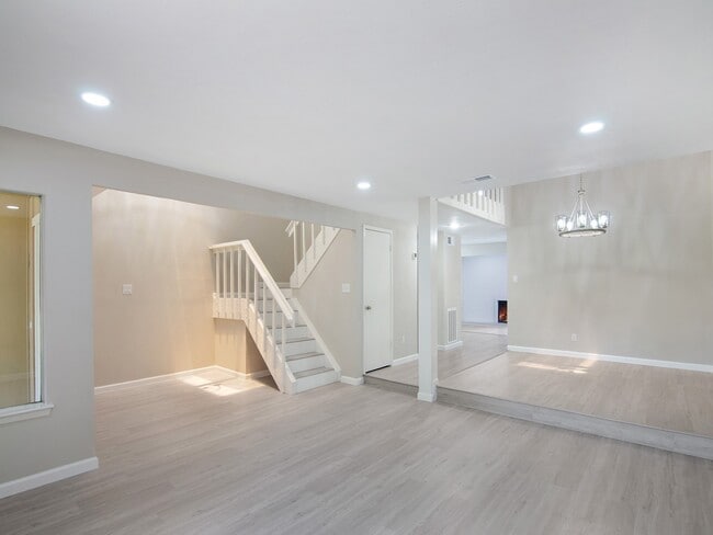 Building Photo - 11624 Village Pl Dr