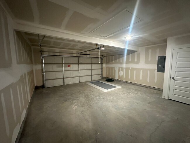 Building Photo - *Newly Built* 3 Bed 2 Bath 2 Car Garage