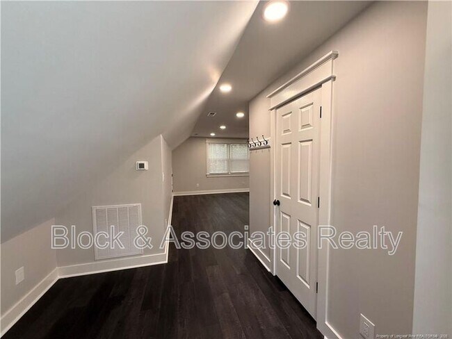 Building Photo - 1610 N Stonegate Dr