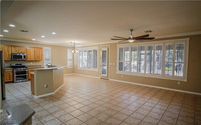 Building Photo - 10488 Riva De Fiore Ave