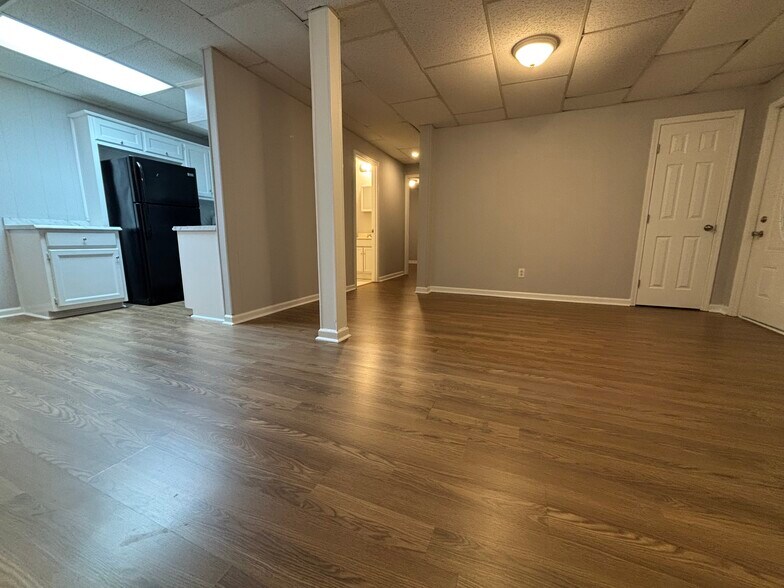 Building Photo - 3211 Country Ln