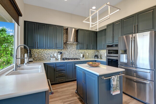 Building Photo - 440 Desert Holly Dr