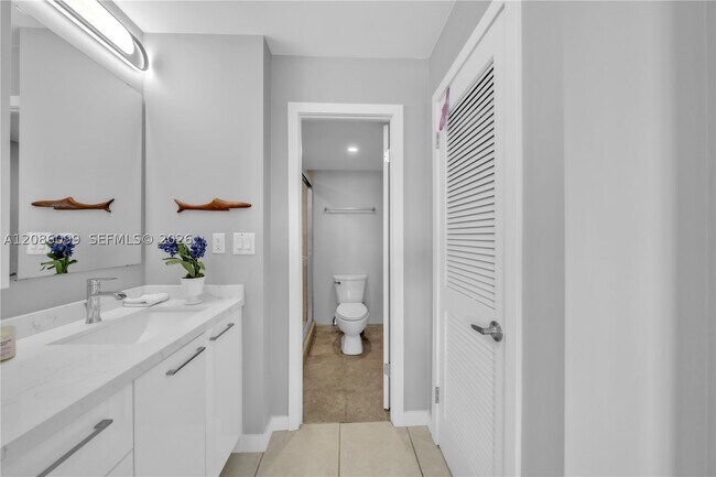Building Photo - 3161 S Ocean Dr