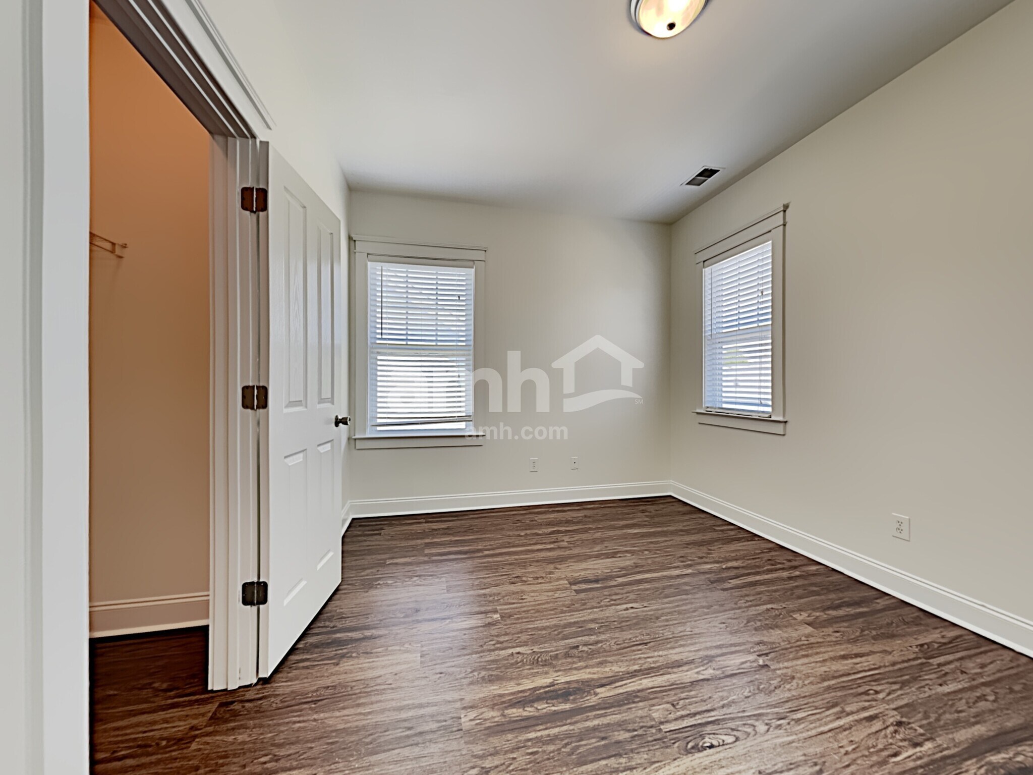 Building Photo - 206 Hydrangea St