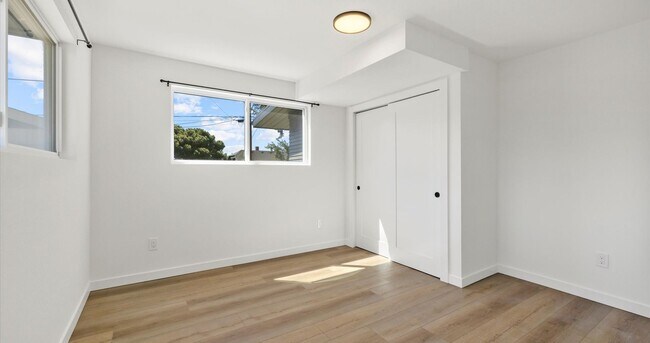 Building Photo - Remodeled 5BR Vintage Gem in Prime West Seattle