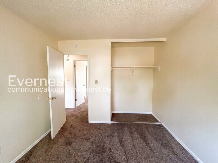 Building Photo - 2702 Dickens Dr