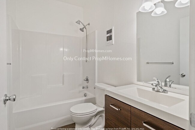 Building Photo - Charming One Bedroom Ground Level Unit in the Heart of NE!