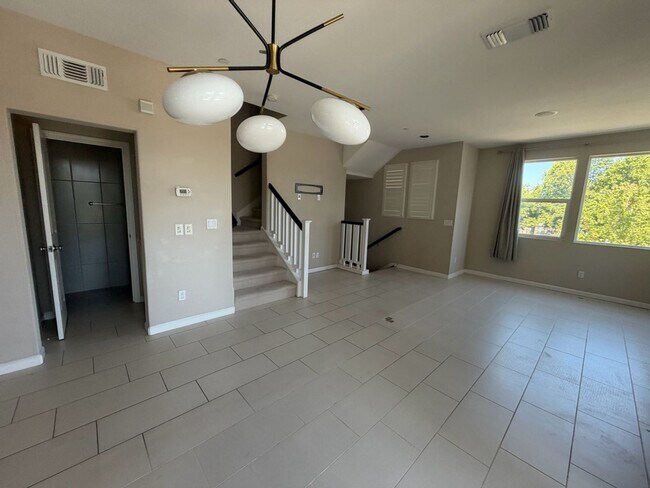 Building Photo - Welcome to this stunning 3 bedroom 3.5 bathroom townhome in Hayward, Ca