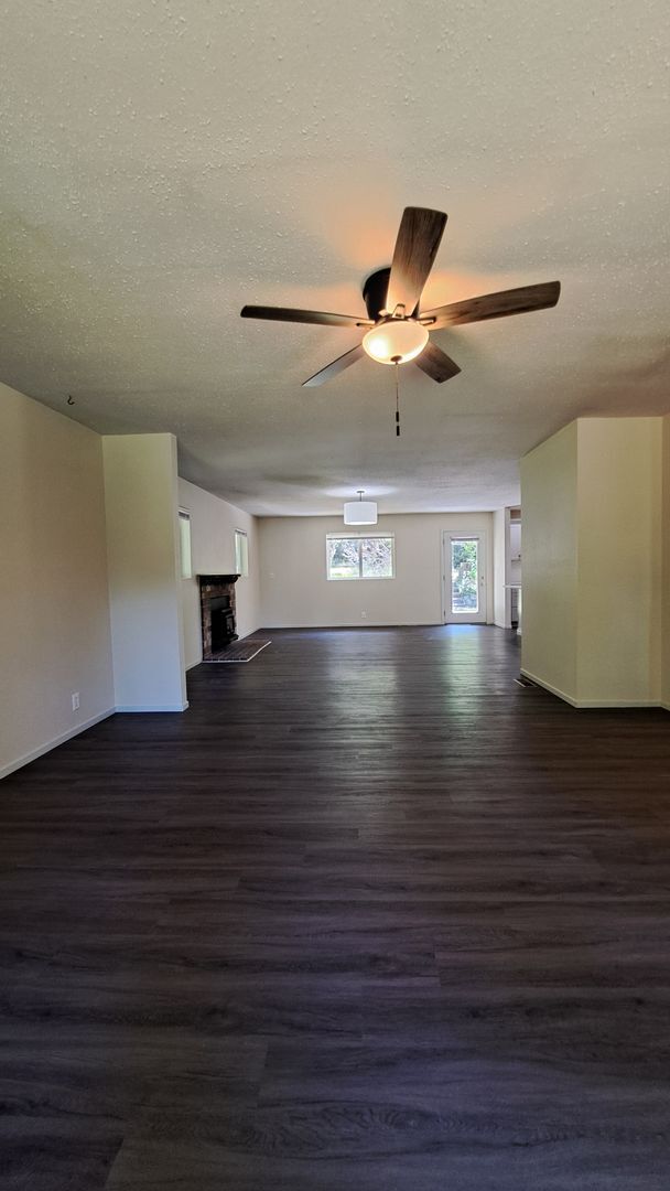 Building Photo - 3 Bedroom 2 Bath Home in Seabeck