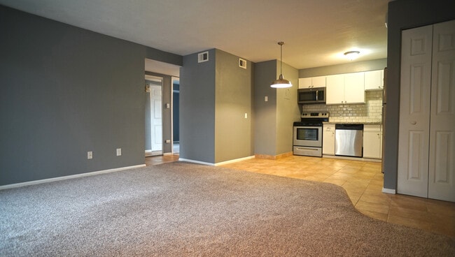 Building Photo - 2575 S Syracuse Way