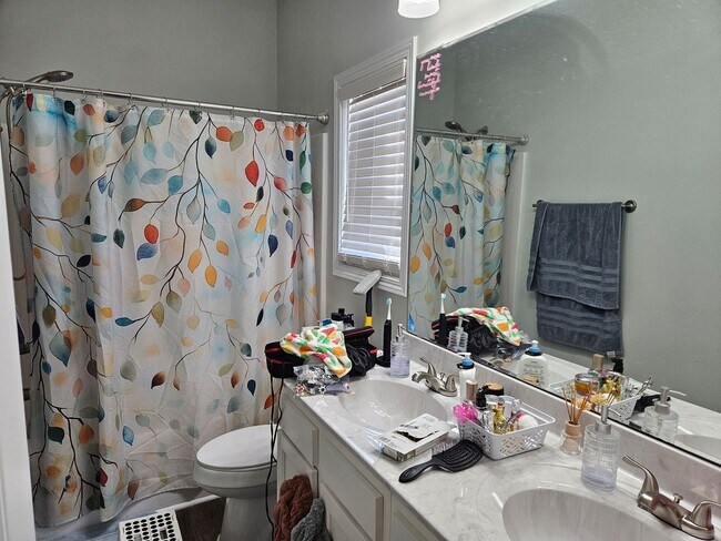 Building Photo - Beautiful 3 bedroom 2 bath unfurnished home in Hampstead