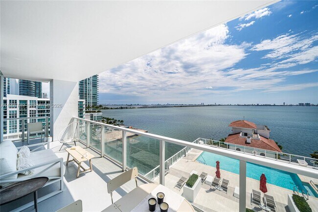 Building Photo - 601 NE 27th St