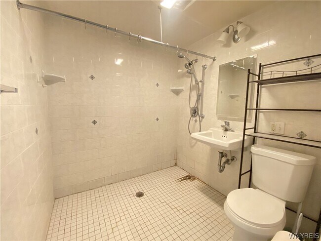 Building Photo - 3 Glenwood Ave