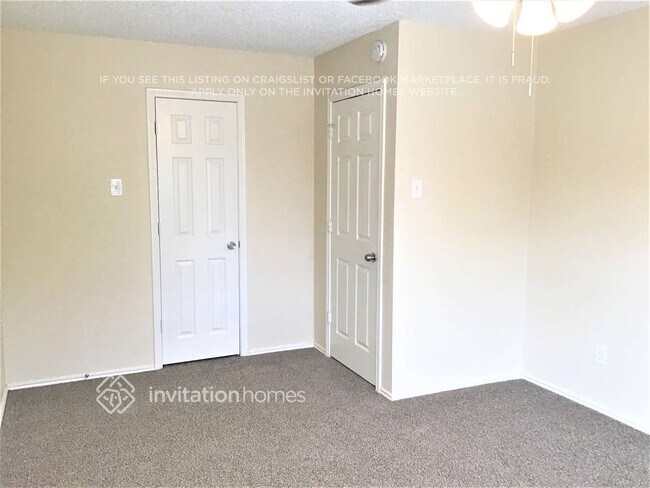 Building Photo - 8013 Yacht Club Dr