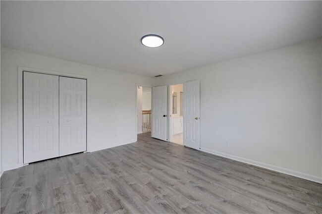 Building Photo - 5795 Dovnick Dr SW