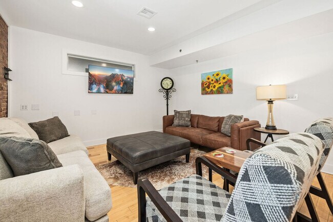 Building Photo - 339 N West Ave