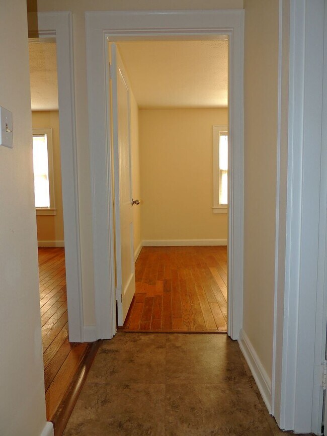Building Photo - 115 Park Dr