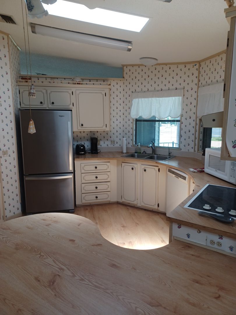 Building Photo - 55 + Community Turn Key 2 Bedroom / 2 Bathroom Home in a Private Gated Community Furnisher Negoti...