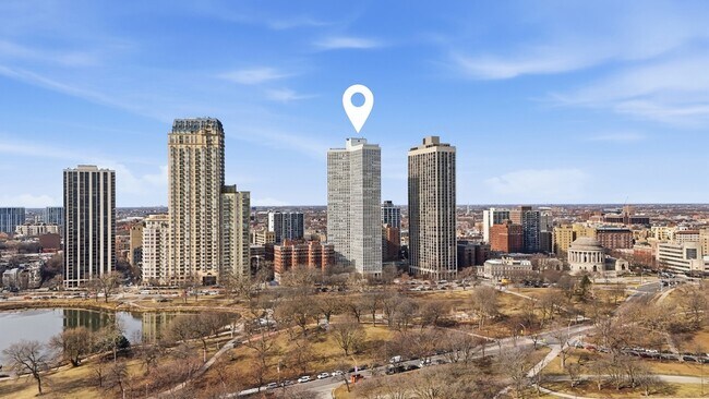 Building Photo - 2626 N Lakeview Ave