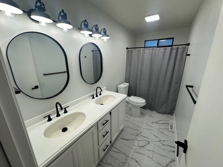 Building Photo - 19297 Mountain Meadow N