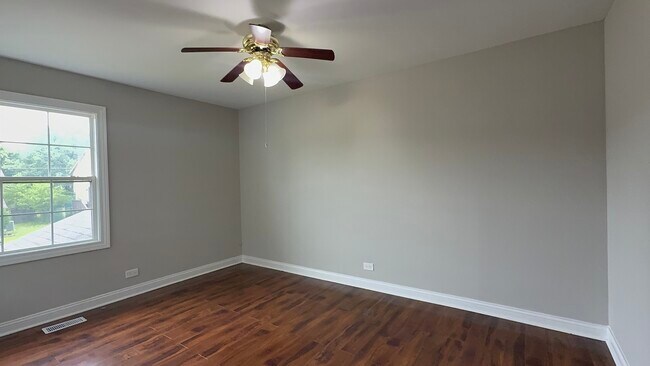 Building Photo - 229 Juniper Ln