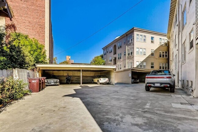Building Photo - 465 Bellevue Ave