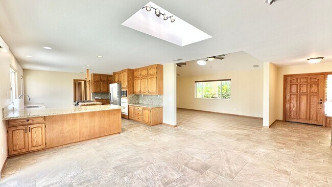 Building Photo - Amazing Location & Sprawling Country Livin...