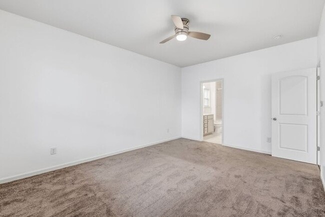 Building Photo - Experience Luxury Living in Reedy Fork