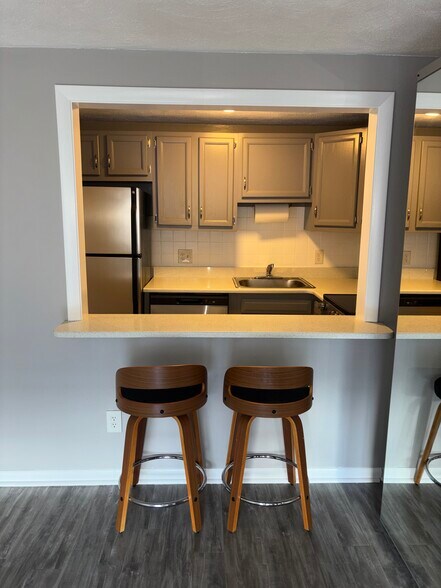 Building Photo - 608 Boston Post Rd E