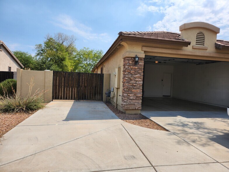 Building Photo - 5225 W Siesta Way