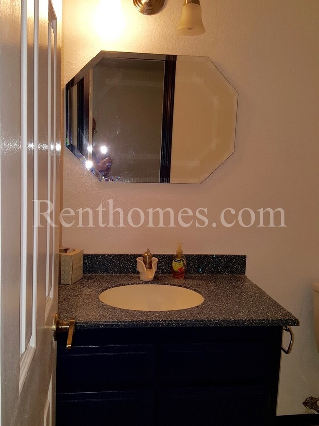 Building Photo - 9929 Via De Oro