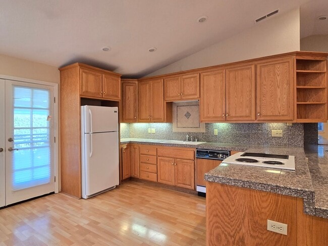 Building Photo - Single Family Home, Remodeled Inside and O...