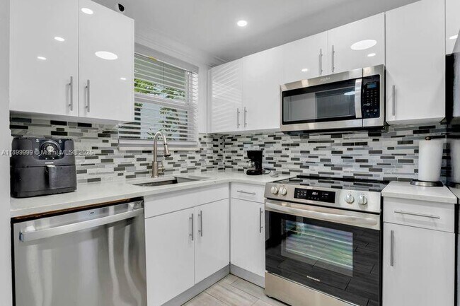 Building Photo - 8300 Sunrise Lakes Blvd
