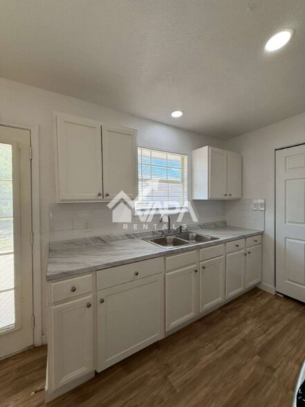 Building Photo - 5526 Green Grove Dr
