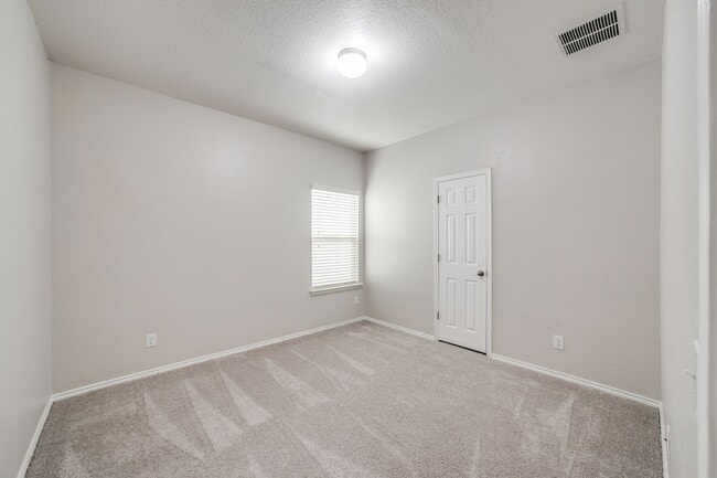 Building Photo - UPDATED SINGLE-STORY HOME IN WOLF CREEK SUBDIVISION