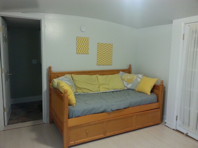 Bedroom 5 - 17340 Oak St