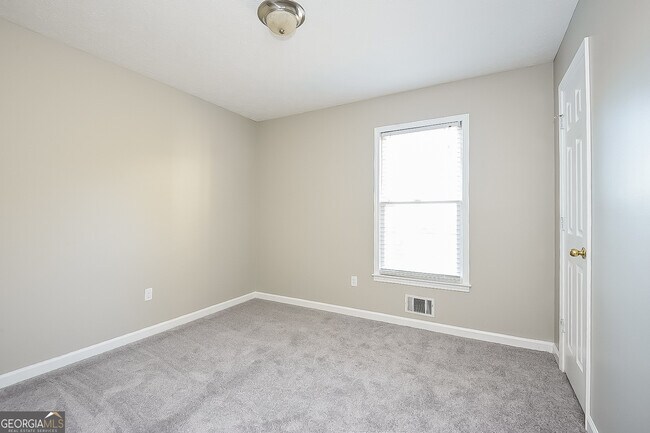 Building Photo - 16 Fairfield Way SW