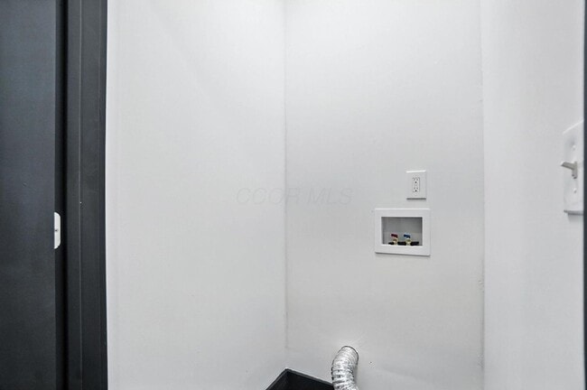 Building Photo - 887-889 E Livingston Ave