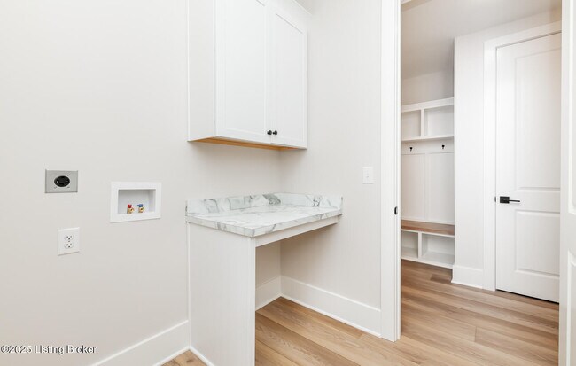 Building Photo - 6100 Passionflower Dr