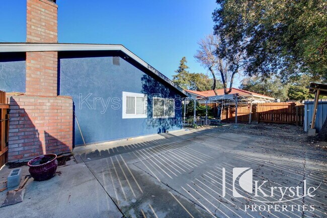 Building Photo - 2 Bridge Ct