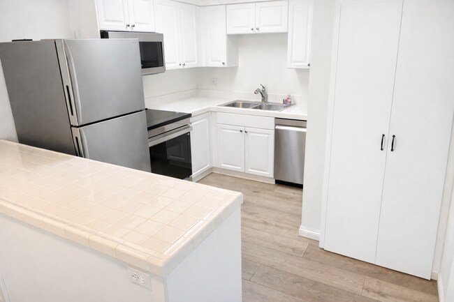 Building Photo - Quiet 2 Bedroom 2 Bathroom Minutes From SDSU