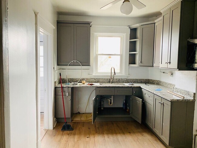 Building Photo - 119 N Robinson St