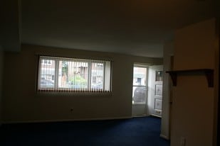 Building Photo - 2141 Benson St